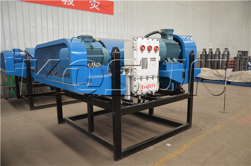 科迅離心機(jī)就是利用離心力將懸浮液中的固體顆粒與液體分開的機(jī)械