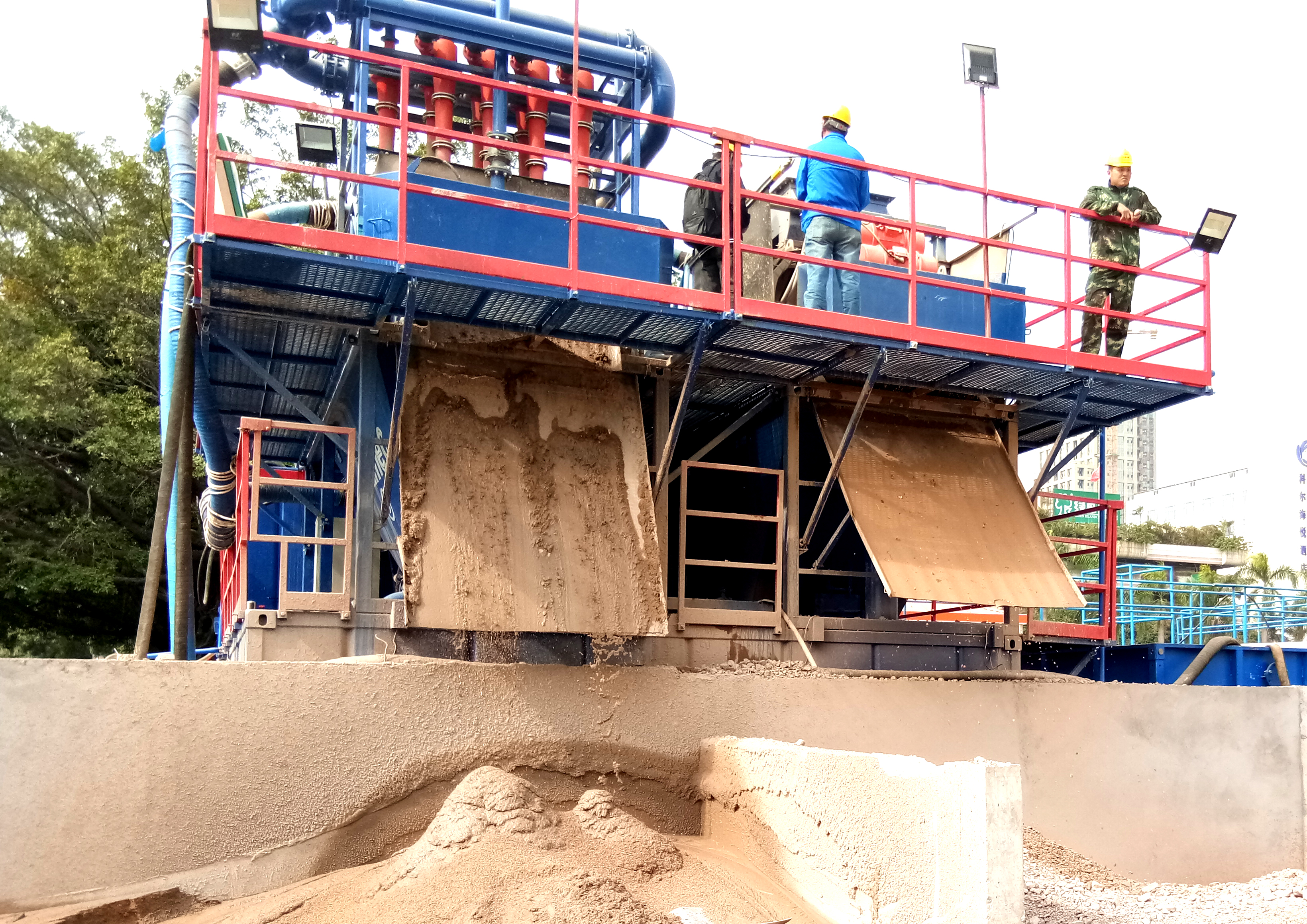 西安科迅案例-山東泥水分離系統(tǒng)現(xiàn)場(chǎng)