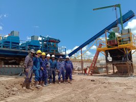 阿根廷石油開采固控設(shè)備現(xiàn)場(chǎng)