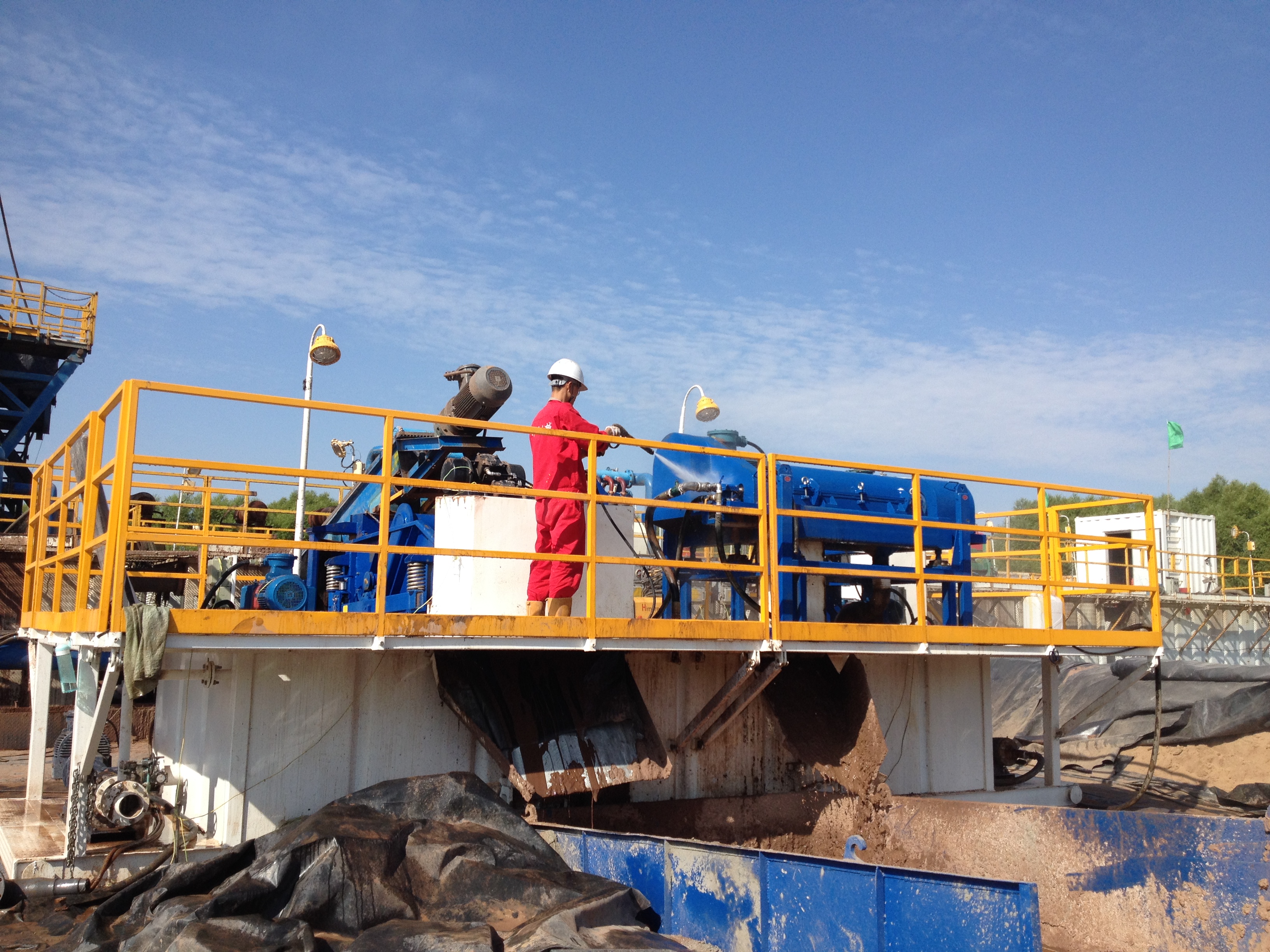 鉆井廢棄物應(yīng)用環(huán)保新規(guī)要求要實(shí)現(xiàn)鉆井廢棄物零排放