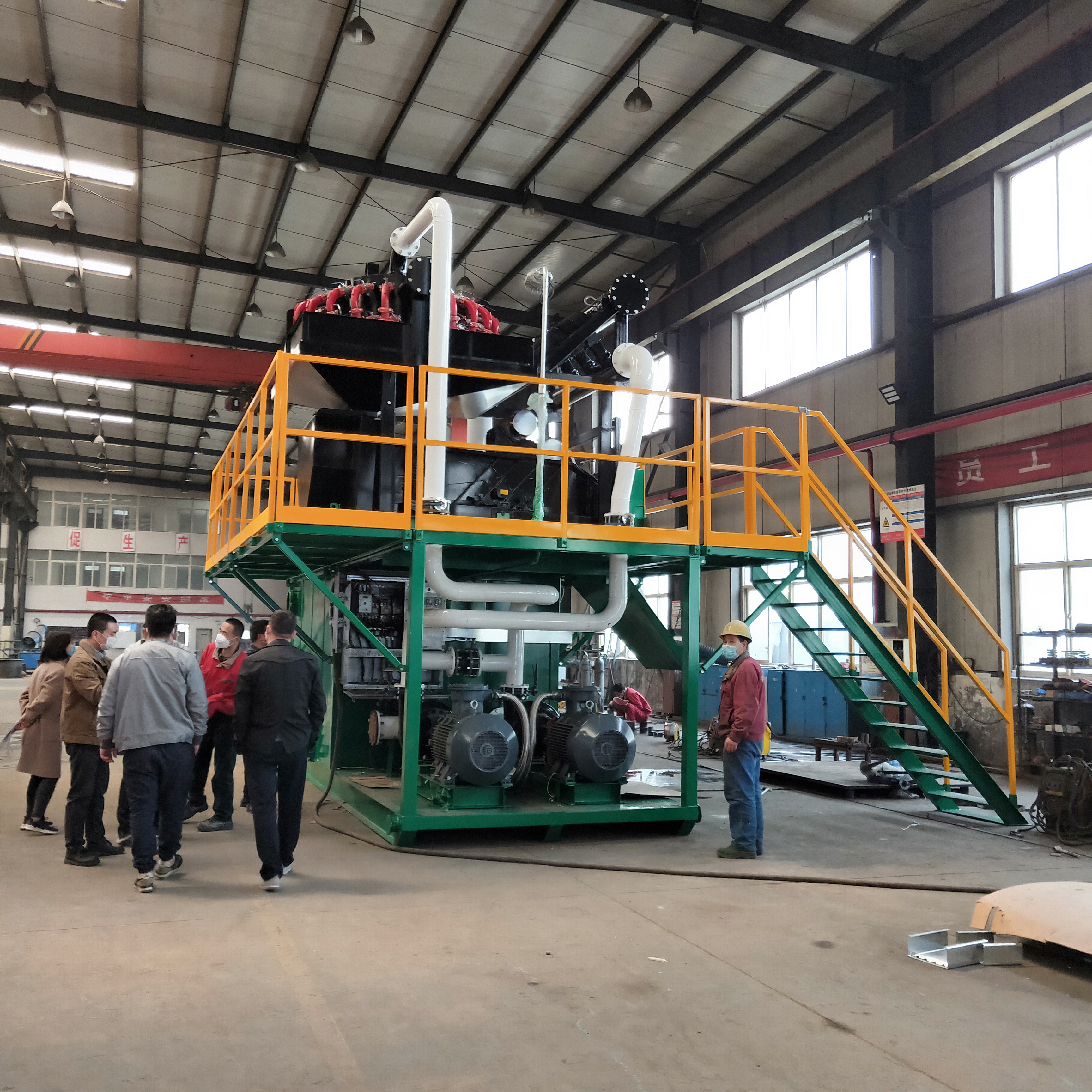 泥漿清潔器是由除砂器、除泥器和振動(dòng)篩的組合體