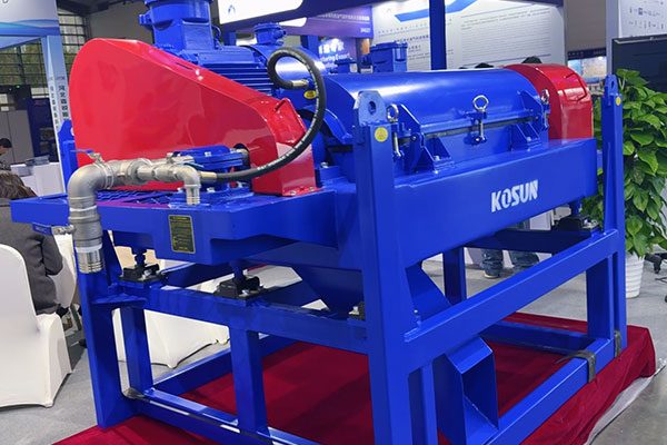 西安科迅機械展出的離心機設(shè)備